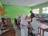 Pastikan Tepat Sasaran, Babinsa Koramil 1409-01/Somba Opu Dampingi Penyaluran Makanan Bergizi di Sekolah dan Posyandu