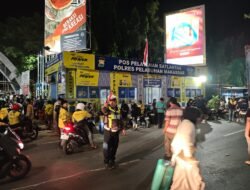 Satlantas Polres Pelabuhan Makassar Siaga Tengah Malam, Arus Penumpang Membludak di Pelabuhan Soeta Tetap Lancar