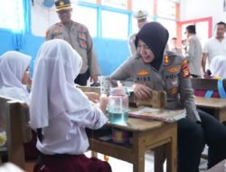 Kapolres Pelabuhan Makassar Cek Langsung Penyaluran MBG di Sekolah, Murid SD hingga SMP Antusias Terima Makanan Bergizi