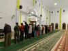 Lewat Shalat Subuh Berjamaah, Babinsa Koramil 1409-07/Tompobulu Jaga Kondusivitas Wilayah