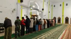 Lewat Shalat Subuh Berjamaah, Babinsa Koramil 1409-07/Tompobulu Jaga Kondusivitas Wilayah