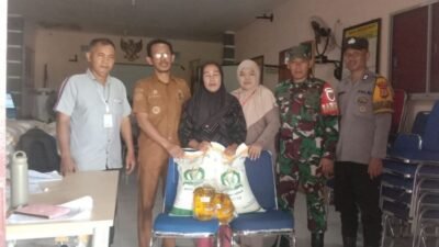 Koramil 1409-03/Bontomarannu Pantau Langsung Penyaluran Bantuan Pangan di Nirannuang