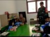 Dukung Kesehatan Anak, Babinsa Koramil Tompobulu Kodim 1409/Gowa Pantau Pembagian Makan Bergizi Gratis di TK Mawar Mekar