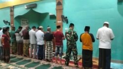 Perkokoh Ukhuwah, Babinsa Kodim 1409/Gowa Gelar Safari Subuh Berjamaah di Pallangga