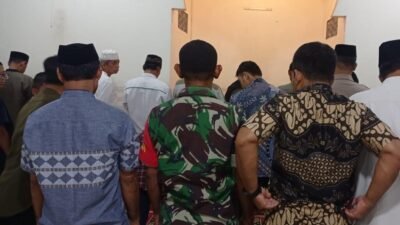 Safari Subuh Berjamaah, Babinsa Kodim 1409/Gowa Perkuat Silaturahmi dengan Warga Tompobalang