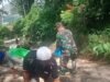 Gotong Royong, Babinsa Kodim 1409/Gowa dan Warga Desa Berutallasa Bahu-Membahu Perbaiki Jalan