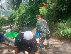 Gotong Royong, Babinsa Kodim 1409/Gowa dan Warga Desa Berutallasa Bahu-Membahu Perbaiki Jalan