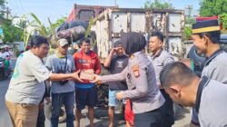 Polres Pelabuhan Makassar Tebar Kepedulian di Jalanan, Bagikan Makanan untuk Masyarakat