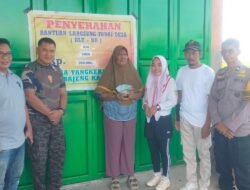 Wujud Sinergitas, Babinsa Koramil 1409-06/Bajeng Dampingi Penyaluran Bantuan untuk Keluarga Miskin Ekstrem