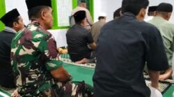 Wujud Kemanunggalan, Babinsa Kodim 1409/Gowa Awali Hari dengan Sholat Berjamaah di Kelurahan Tombolo