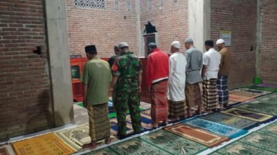 Safari Subuh di Desa Taring: Babinsa Koramil 1409-07/Tompobulu Perkuat Kemanunggalan TNI-Rakyat