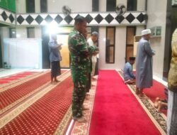 Melalui Safari Subuh, Babinsa Desa Jenetallasa Ajak Warga Jaga Keamanan Lingkungan