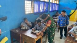 Dukung Kesehatan Generasi Muda, Babinsa Koramil 1409-05/Pallangga Kawal Distribusi Makanan Bergizi Gratis di Barombong