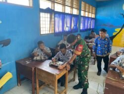 Dukung Kesehatan Generasi Muda, Babinsa Koramil 1409-05/Pallangga Kawal Distribusi Makanan Bergizi Gratis di Barombong