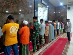 Bangun Kemanunggalan TNI-Rakyat, Babinsa Kodim 1409/Gowa Laksanakan Safari Subuh di Pallangga