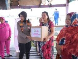 Sambut HUT Bhayangkara ke-80, Kapolres Pelabuhan Makassar Salurkan Sembako untuk Masyarakat di Cambayya