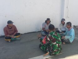 Pererat Keakraban, Babinsa Koramil 1409-08/Bontonompo Gelar Komsos Bersama Warga Desa Salajangki