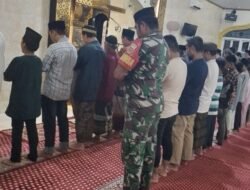 Wujudkan Kedekatan TNI-Rakyat, Babinsa Koramil 1409-01/Somba Opu Safari Subuh Bersama Warga Batangkaluku