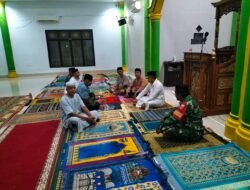 Safari Subuh di Desa Bontoramba, Babinsa Koramil 1409-05/Pallangga Pererat Silaturahmi dengan Warga