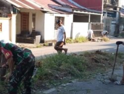 Wujudkan Lingkungan Bersih, Babinsa Kelurahan Tamarunang Bersama Warga Gelar Kerja Bakti Massal