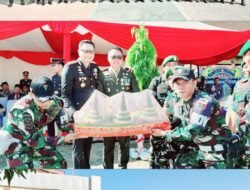 Rayakan HUT Bhayangkara Ke-80, Dandim 1409/Gowa Berikan Ucapan Selamat dan Tumpeng kepada Kapolres
