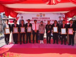 Hari Bhayangkara ke-80, Polres Pelabuhan Makassar Gelar Syukuran, Kenaikan Pangkat Personel hingga Beri Penghargaan Anggota Berprestasi