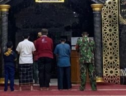 Dekatkan Diri dengan Warga Binaan, Babinsa Kodim 1409/Gowa Gelar Safari Subuh Berjamaah