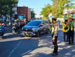 Satlantas Polres Pelabuhan Makassar Sigap Urai Kemacetan Saat Kapal Sandar, Keselamatan Penumpang Jadi Prioritas