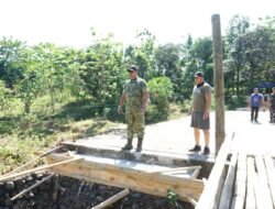 Percepat Infrastruktur Unggulan, Dandim 1409/Gowa Pantau Langsung Pembangunan Jembatan Garuda untuk Masyarakat Gowa