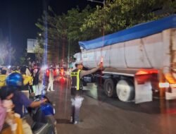 Dini Hari Tetap Siaga, Satlantas Polres Pelabuhan Makassar Hadir Beri Pelayanan Prima