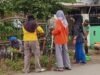 Bangun Budaya Gotong Royong, Camat dan Danramil Somba Opu Bersama Warga Bersihkan Saluran Air