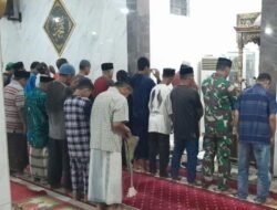 Hadir di Tengah Masyarakat, Babinsa Koramil 1409-01/Somba Opu Laksanakan Safari Subuh dan Komsos di Wilayah Binaan