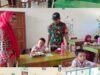 Kawal Pemenuhan Gizi Siswa, Babinsa Koramil 06 Bajeng Kodim 1409/Gowa Dampingi Kegiatan SPPG di Desa Bontosunggu