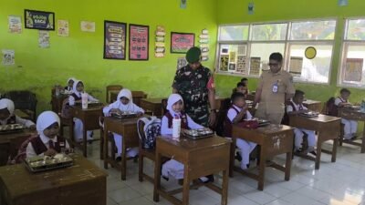 Dukung Program Makan Bergizi Gratis, Babinsa Koramil 06/Bajeng Pantau Langsung Operasional SPPG Borimatangkasa
