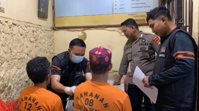Polres Pelabuhan Makassar Bersama Biddokkes Polda Sulsel Gelar Rikkes Tahanan Secara Berkala