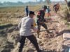 Wujudkan Akses Tani yang Lebih Baik, Babinsa dan Warga Dusun Allu Bahu-Membahu Buka Jalan Swadaya