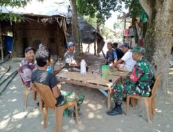 Hadapi Musim Kemarau, Babinsa Desa Romanglasa Edukasi Warga Soal Bahaya Kebakaran dan Kesehatan
