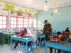 Perkuat Sinergitas TNI dan Sekolah, Babinsa Tompobulu Dampingi Penyaluran MBG di SD Center Malakaji