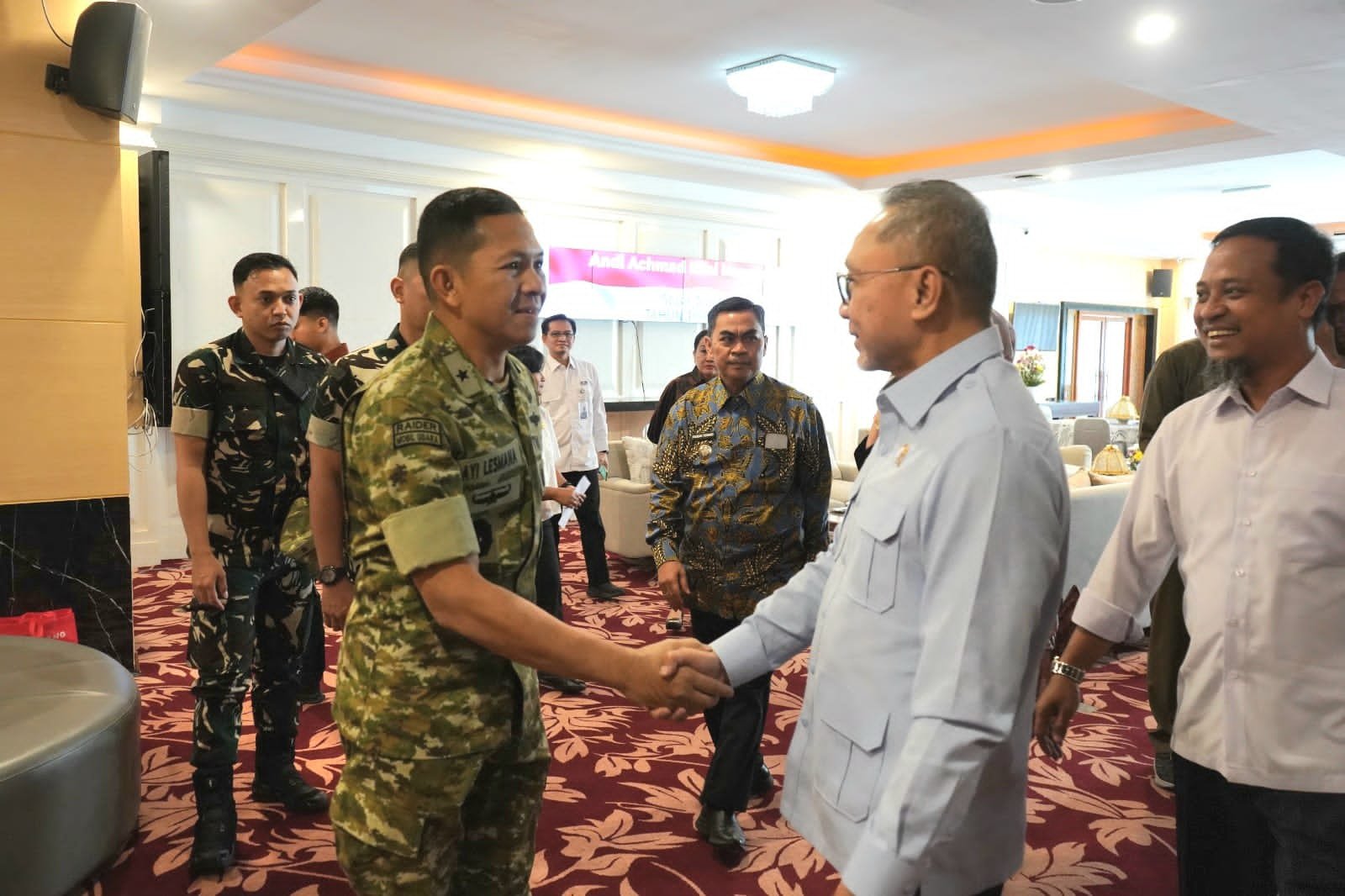 Suasana saat Kepala Staf Kodam (Kasdam) XIV/Hasanuddin Brigjen TNI Ayi Lesmana, S.E., menghadiri Seminar Nasional Koperasi Desa/Kelurahan Merah Putih (KDKMP)