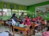 Sukseskan Program MBG, Babinsa Kelurahan Parangbanoa Koramil 1409-05/Pallangga Turun Langsung Pendampingan di Sekolah