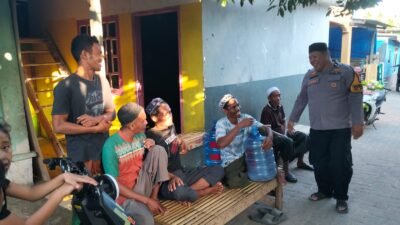 Dekat dan Hadir untuk Warga, Bhabinkamtibmas Pulau Kodingareng Jadi Sahabat Masyarakat