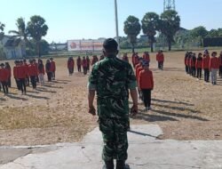 Latih Keteguhan Hati dan Disiplin, Babinsa Bersama Polsek Bontonompo Bina Calon Paskibraka